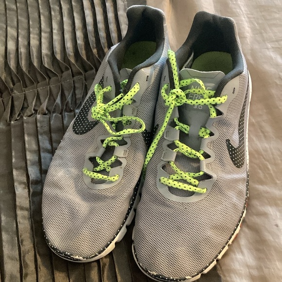 Shoes - Picture 2 of 9